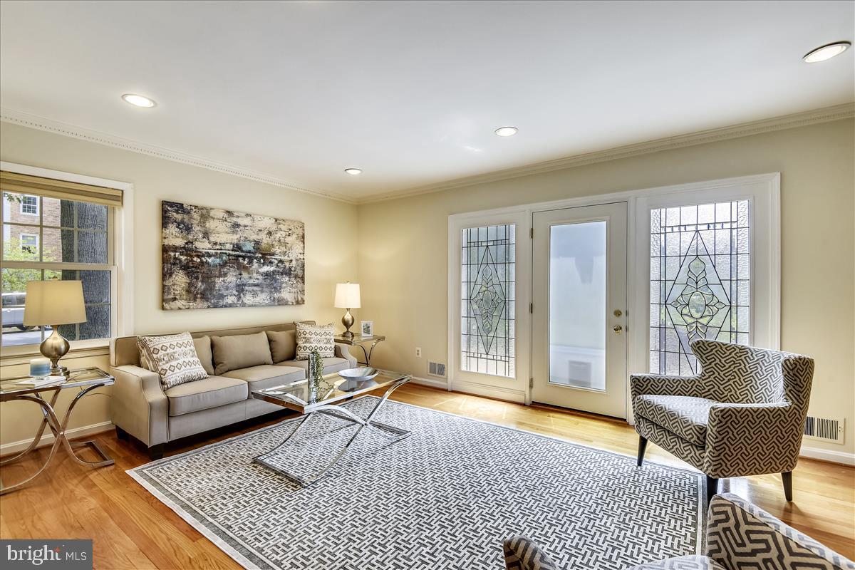 6741 Towne Lane Road McLean, VA 22101 - Photo 9 of 46 Gallery Image 9