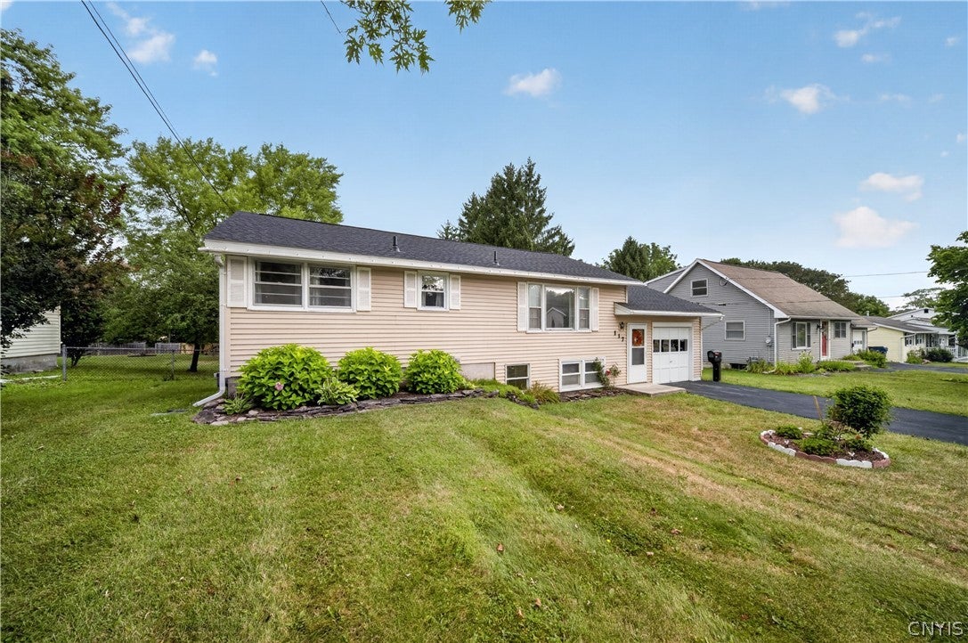 117 Suffolk Road Syracuse, NY 13219 - Photo 2 of 28 Gallery Image 2