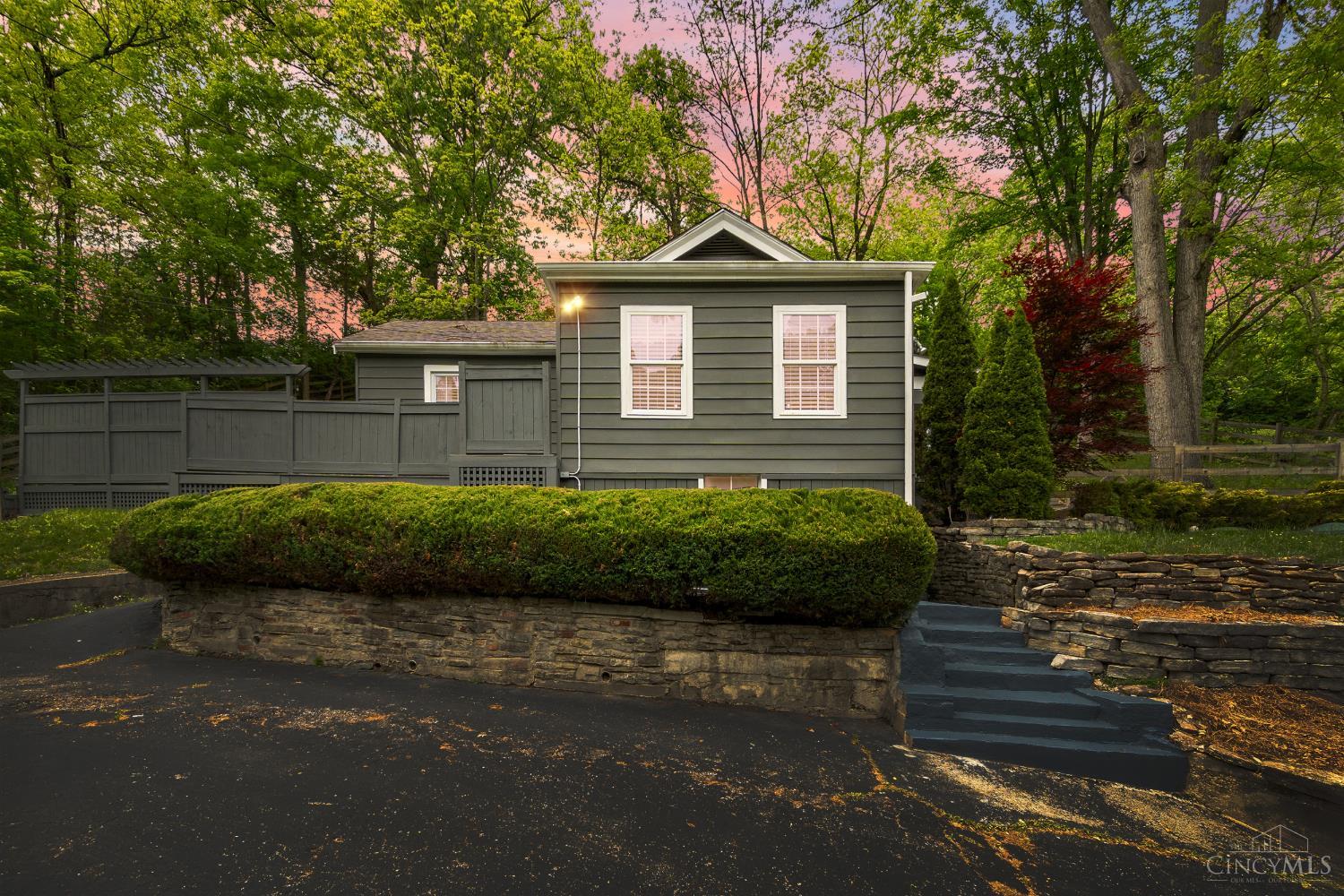 4261 Walton Creek Road Cincinnati, OH 45243 - Photo 2 of 31