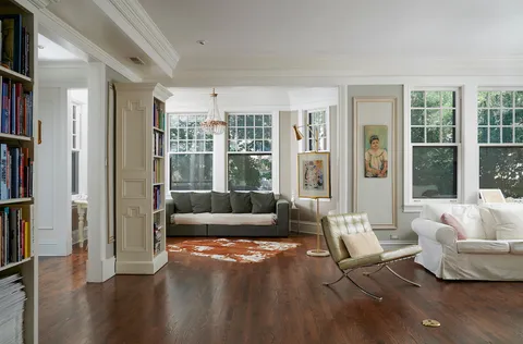 $1,050,000 | 635 West Sheridan Road, Unit 1, Chicago, IL 60613