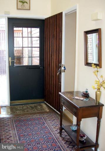 2105 Cabots Point Lane Reston, VA 20191 - Photo 2 of 20 Entrance / Foyer
