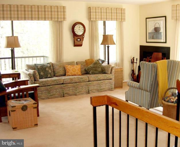 2105 Cabots Point Lane Reston, VA 20191 - Photo 3 of 20 Living Room