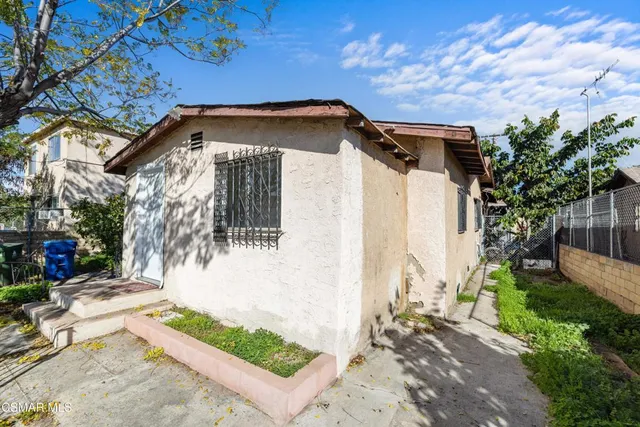 $2,390 | 11018 Sutter Avenue, Pacoima, CA 91331