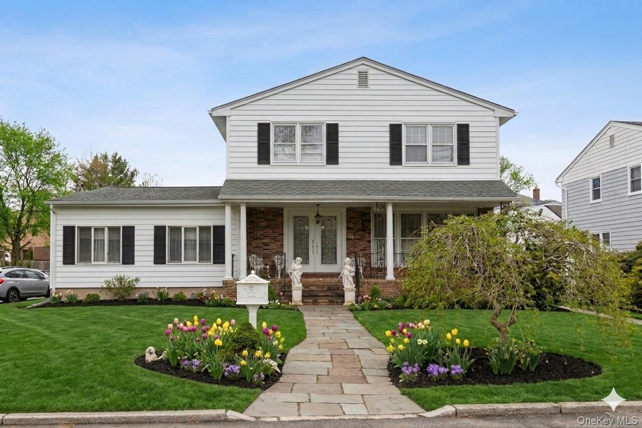 20 Old Farm Road Scarsdale, NY 10583 - Photo 1 of 27 front view of a house with a yard