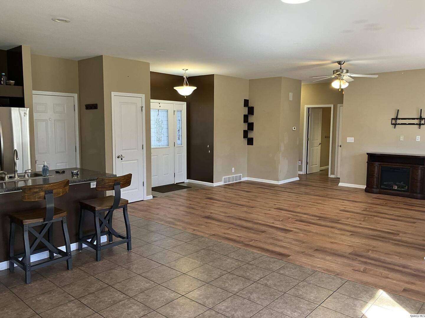 805 Brookfield Road Quincy, IL 62305 - Photo 7 of 28 Gallery Image 7