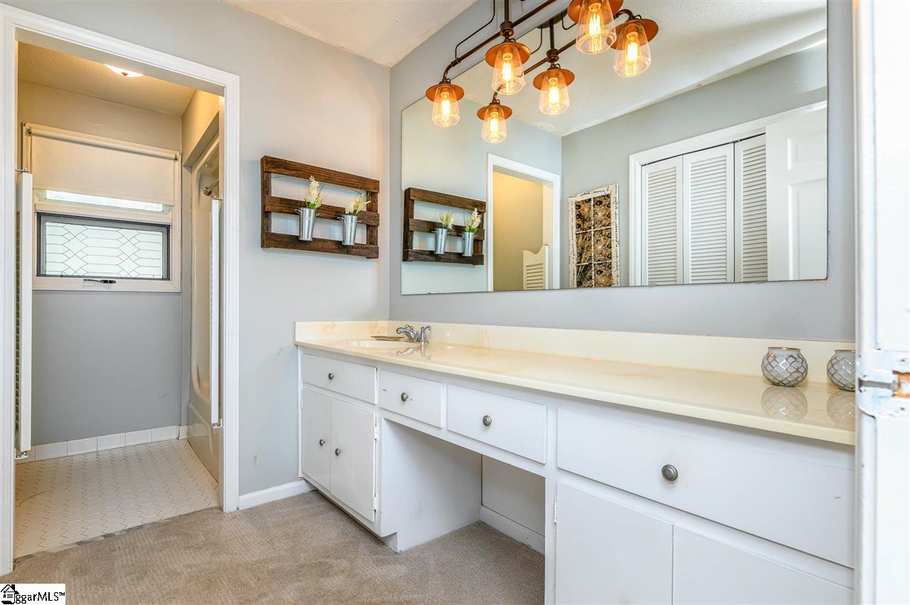 404 Saluda Road Williamston, SC 29697 - Photo 14 of 32 Gallery Image 14