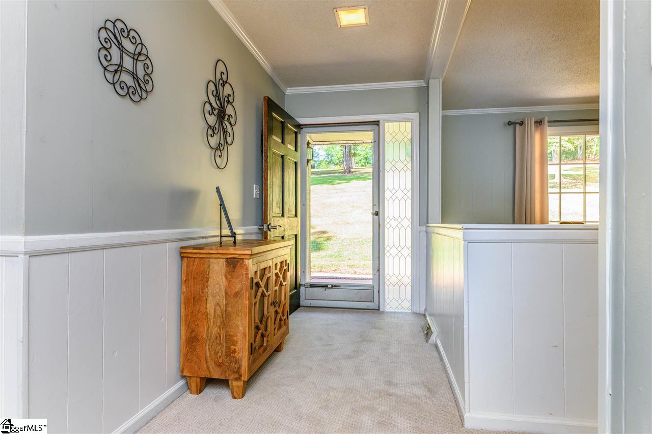 404 Saluda Road Williamston, SC 29697 - Photo 4 of 32 Gallery Image 4