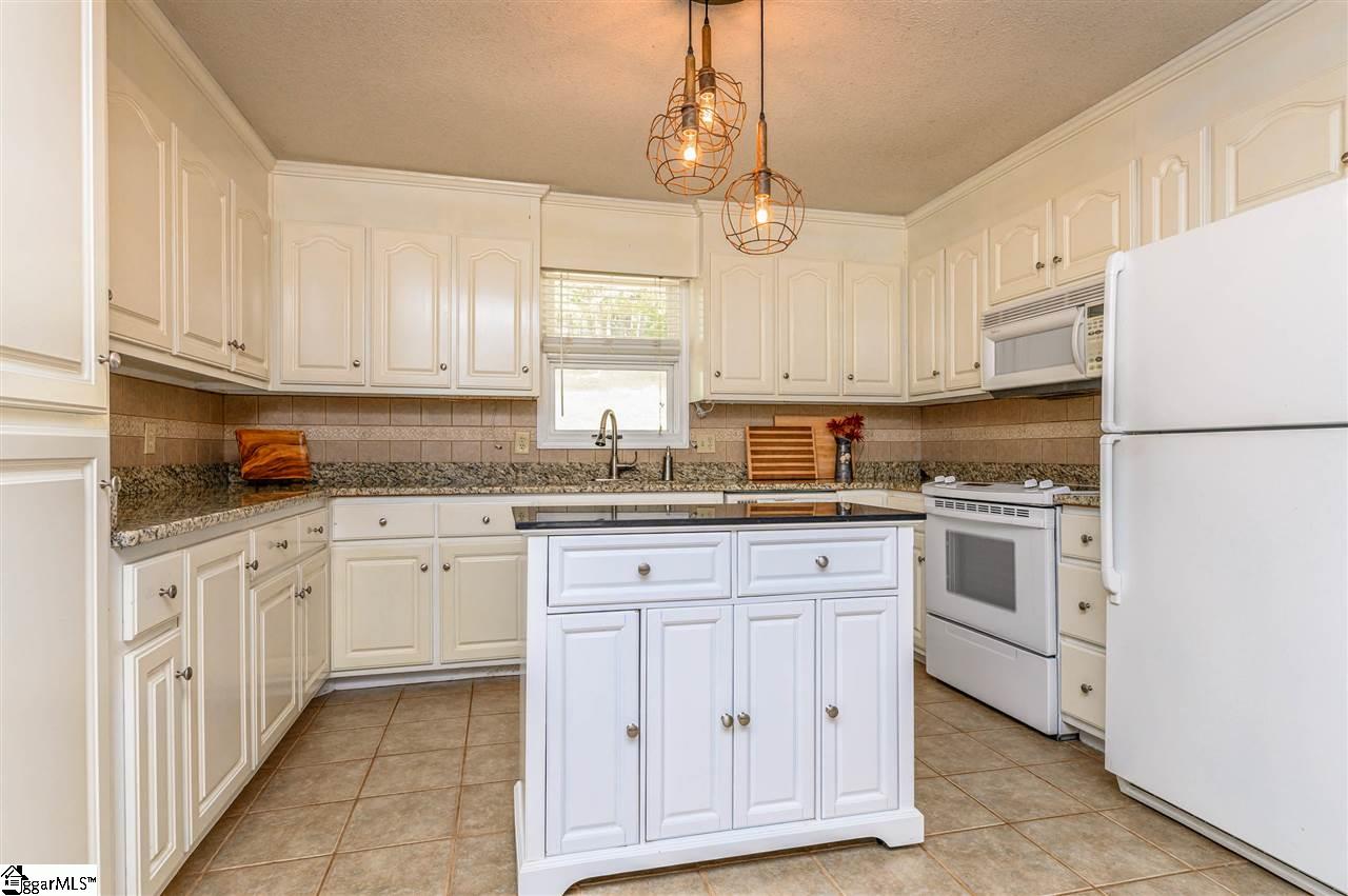 404 Saluda Road Williamston, SC 29697 - Photo 10 of 32 Gallery Image 10