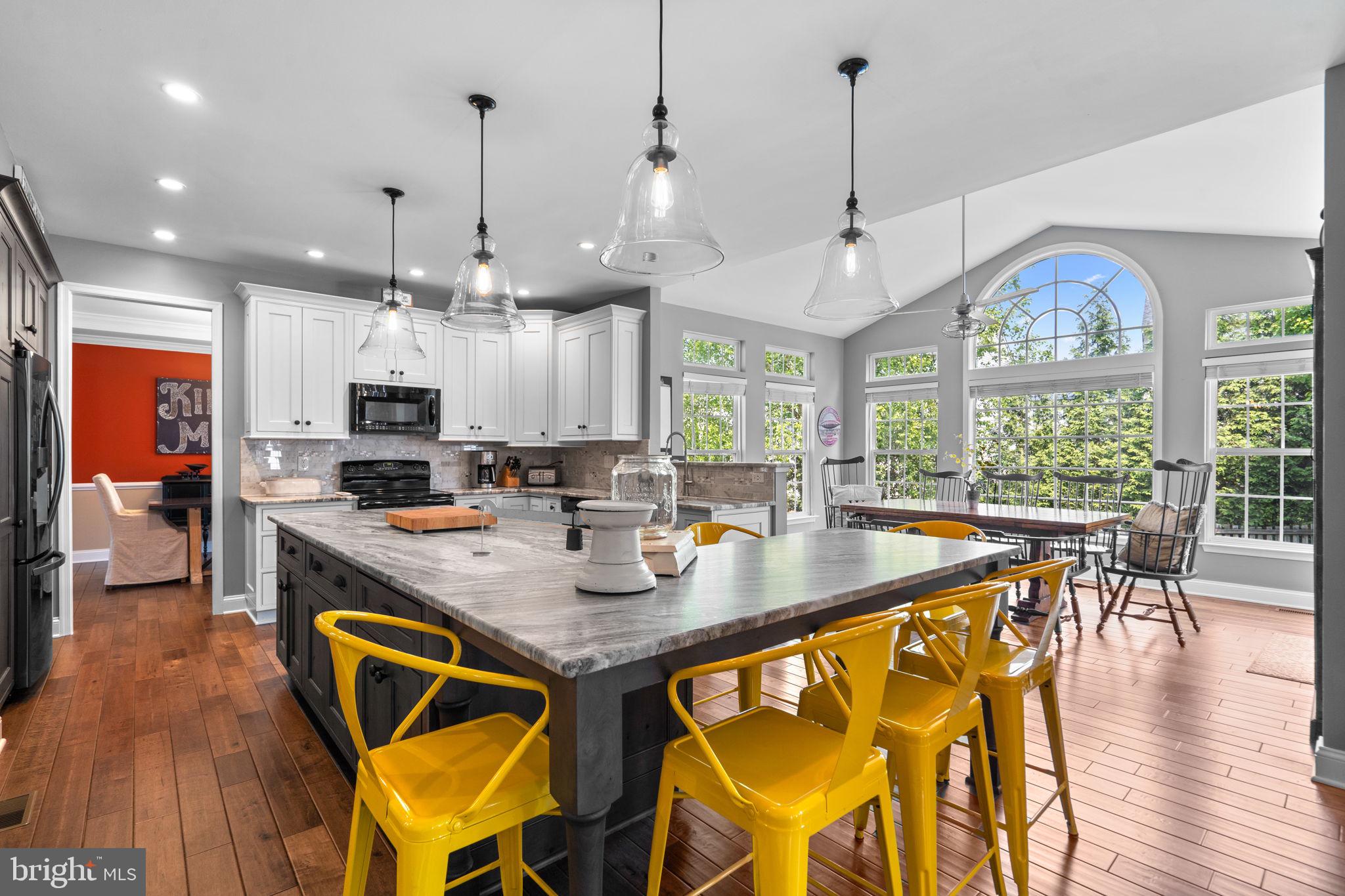 18403 Beechnut Way Boyds, MD 20841 - Photo 14 of 62 Kitchen island with peninsula
