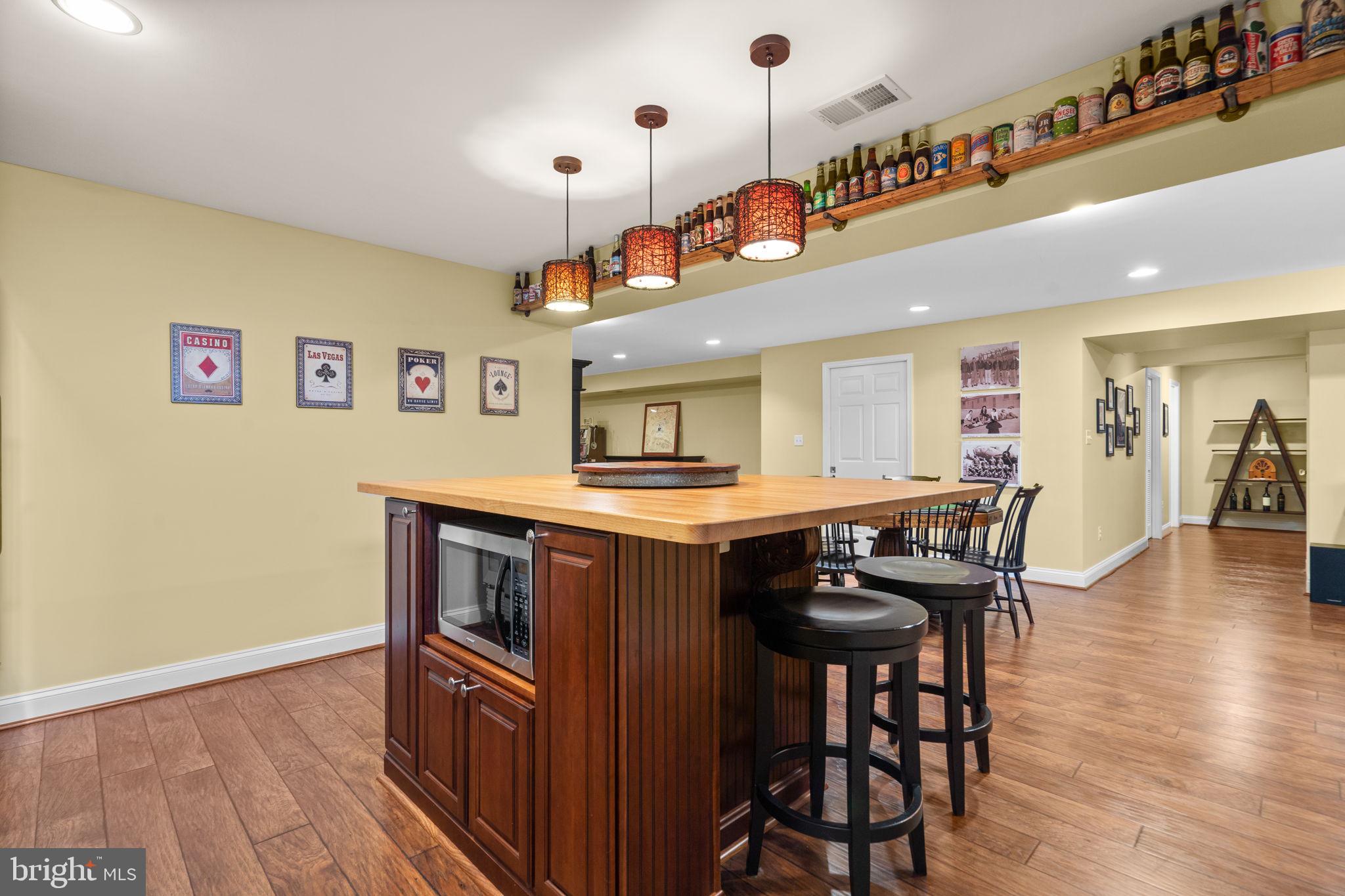 18403 Beechnut Way Boyds, MD 20841 - Photo 48 of 62 Bar with island