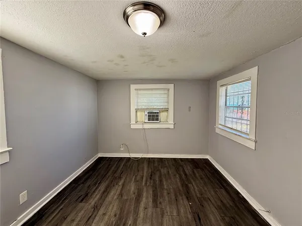 $1,400 | 3505 East Shadowlawn Avenue, Tampa, FL 33610