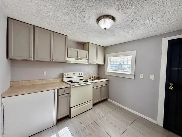 $1,400 | 3505 East Shadowlawn Avenue, Tampa, FL 33610