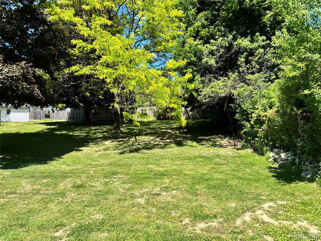 2257 Lodge Road Flint, MI 48532 - Photo 8 of 18