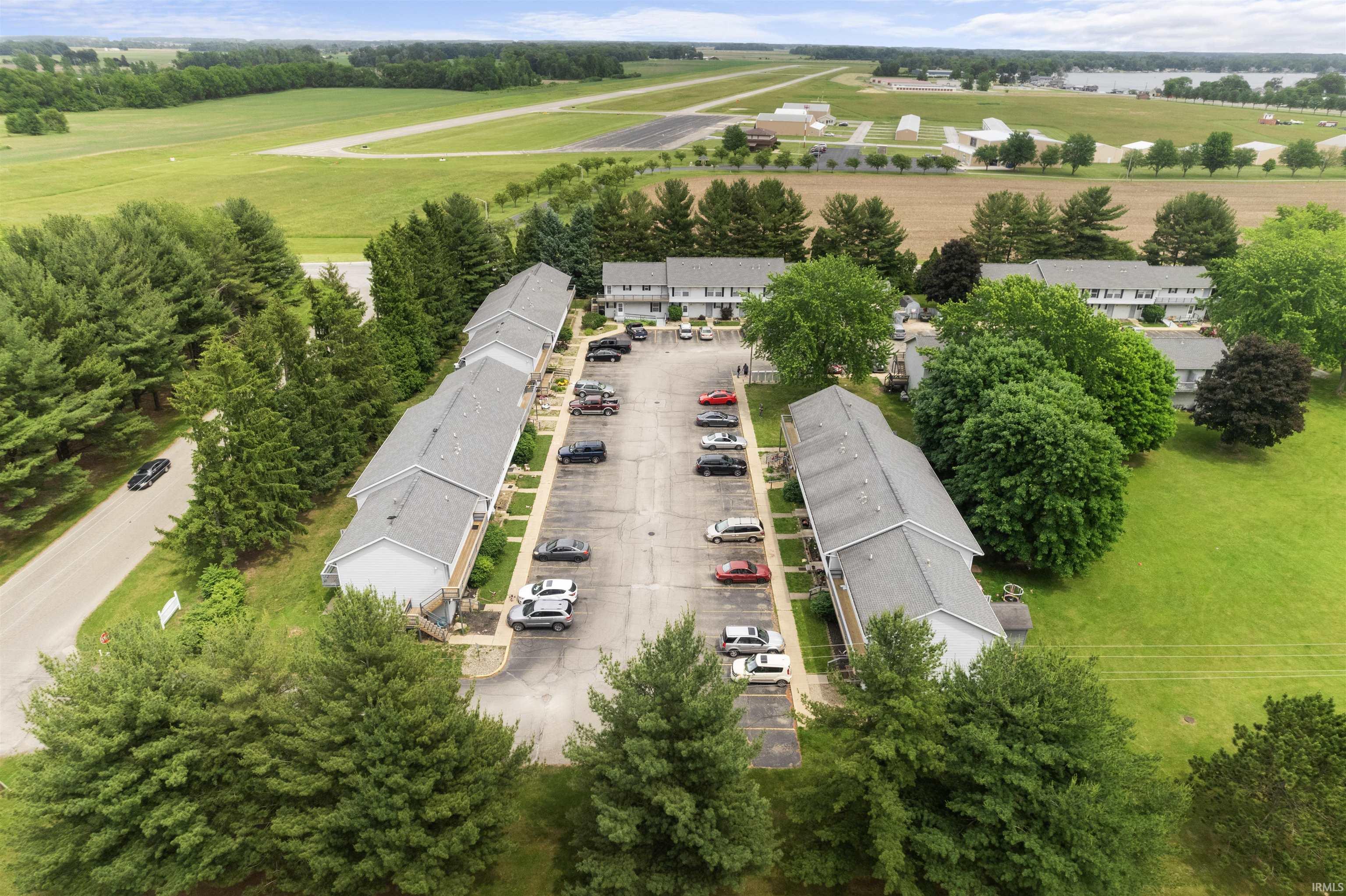 652 Northgate Circle Rochester, IN 46975 - Photo 4 of 35