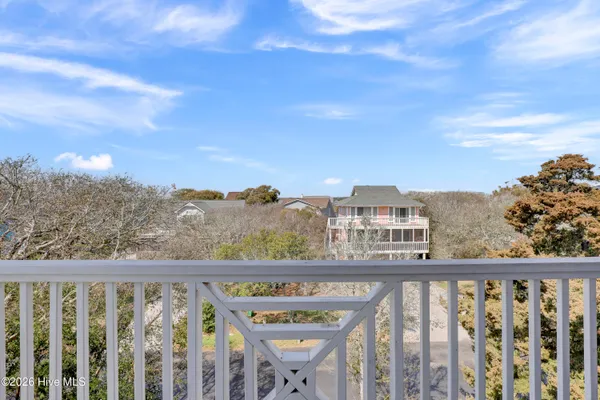 $1,225,000 | 106 North Oak Drive, Surf City, NC 28445