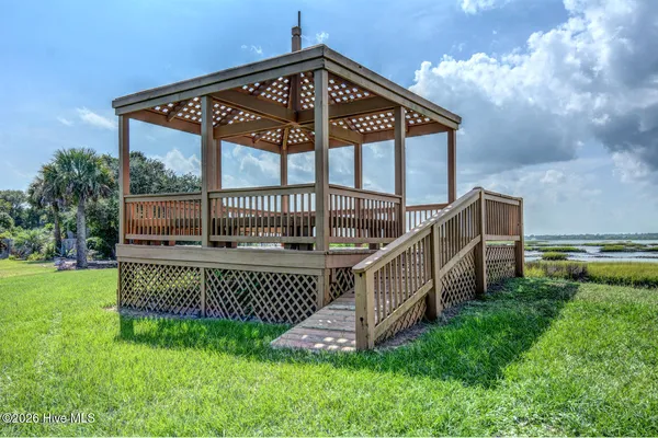 $1,225,000 | 106 North Oak Drive, Surf City, NC 28445