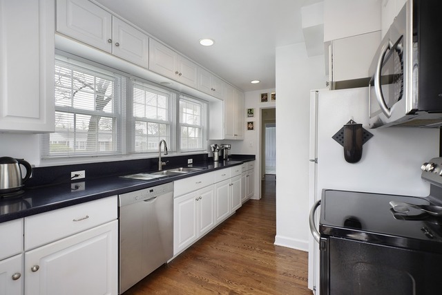 1022 Raleigh Road Glenview, IL 60025 - Photo 6 of 16