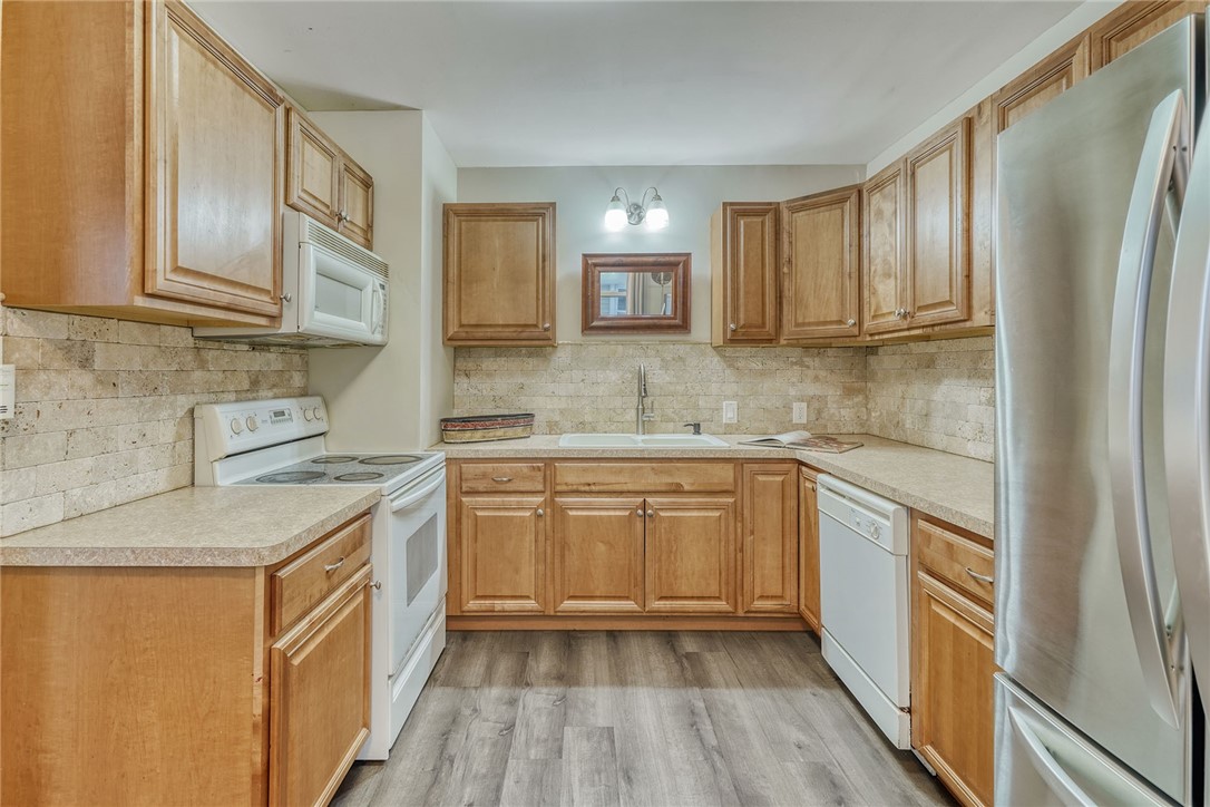 49 Garford Road Irondequoit, NY 14622 - Photo 11 of 48