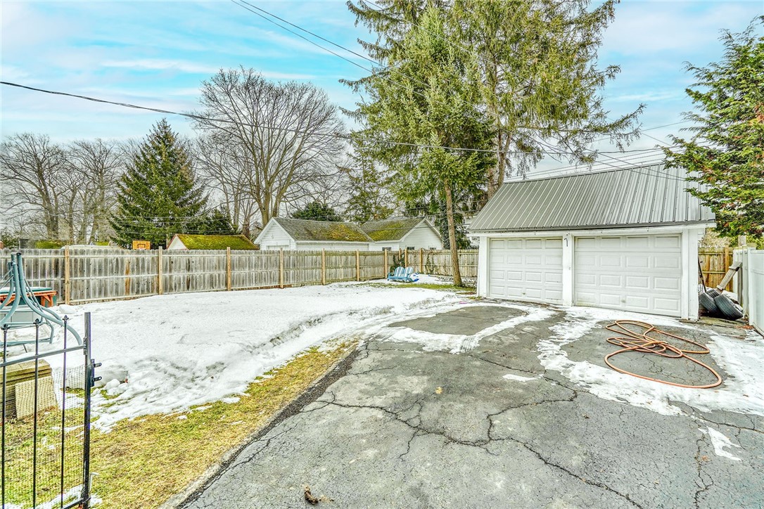 49 Garford Road Irondequoit, NY 14622 - Photo 4 of 48