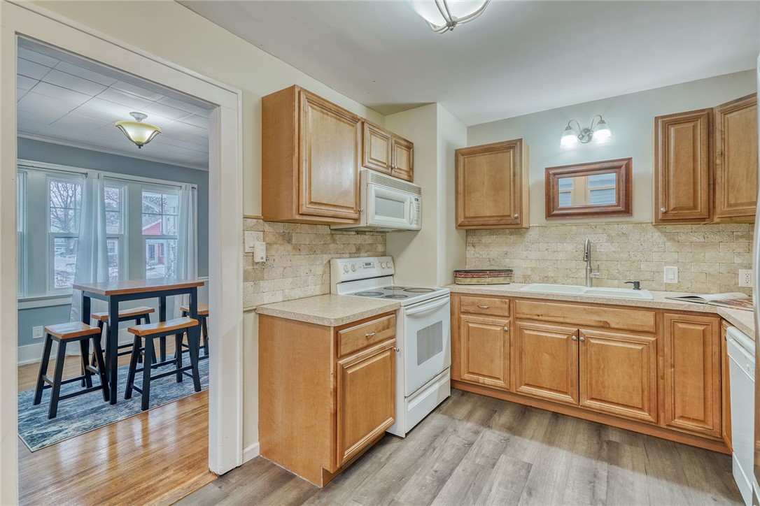 49 Garford Road Irondequoit, NY 14622 - Photo 9 of 48