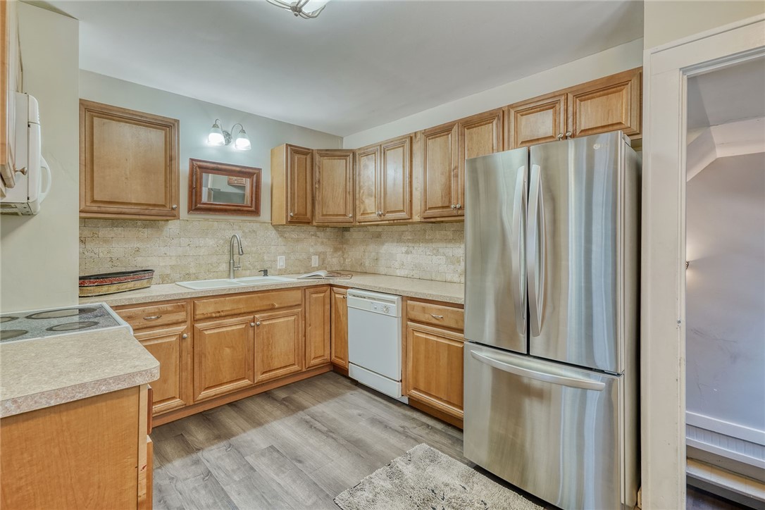 49 Garford Road Irondequoit, NY 14622 - Photo 10 of 48