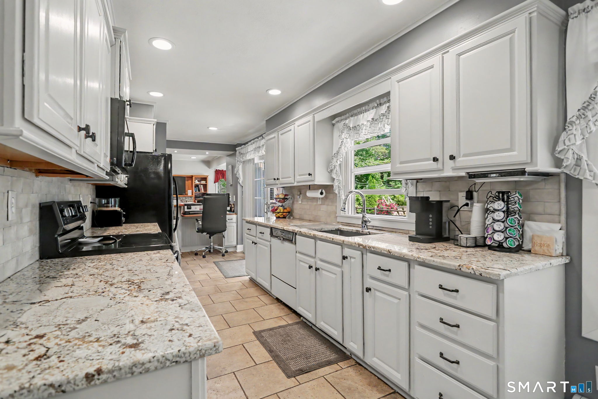14 Peters Road Trumbull, CT 06611 - Photo 10 of 40