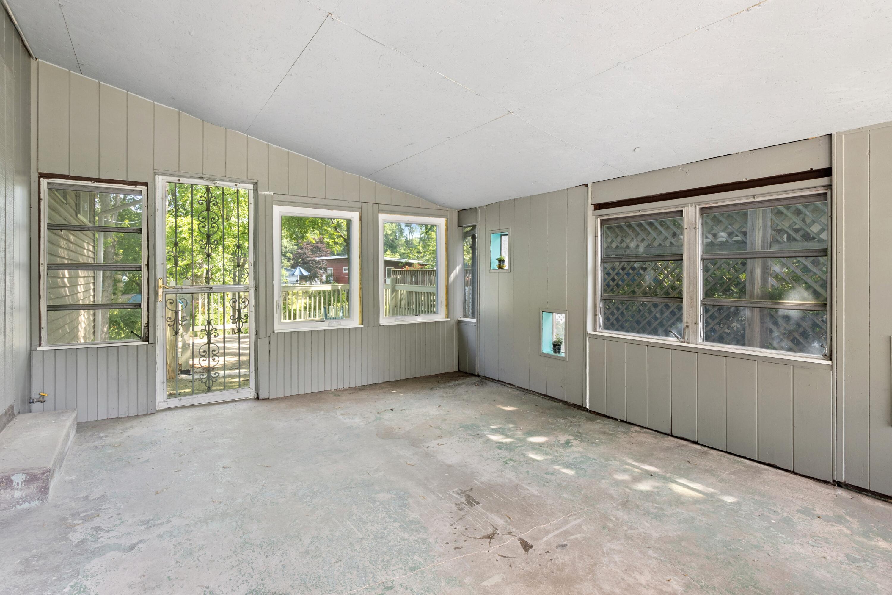7800 Juniper Avenue Gary, IN 46403 - Photo 25 of 30 an empty room with windows