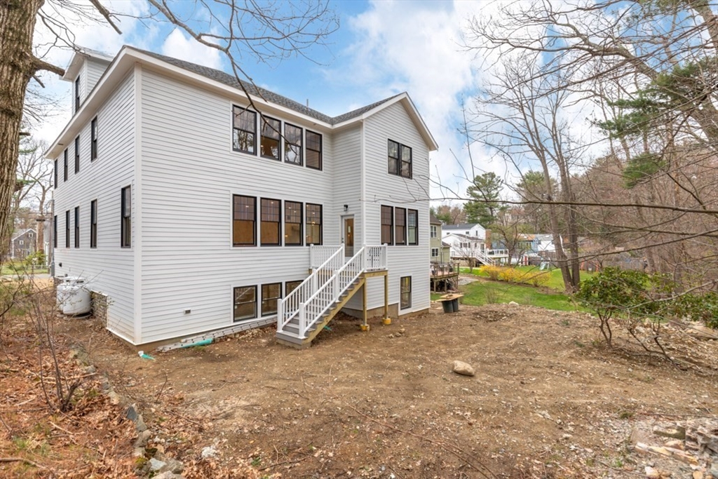 27 Colburn Road Reading, MA 01867 - Photo 3 of 26 Gallery Image 3