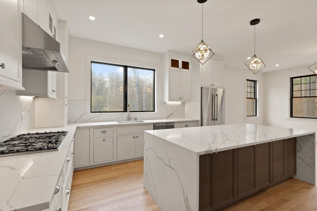 27 Colburn Road Reading, MA 01867 - Photo 5 of 26 Gallery Image 5