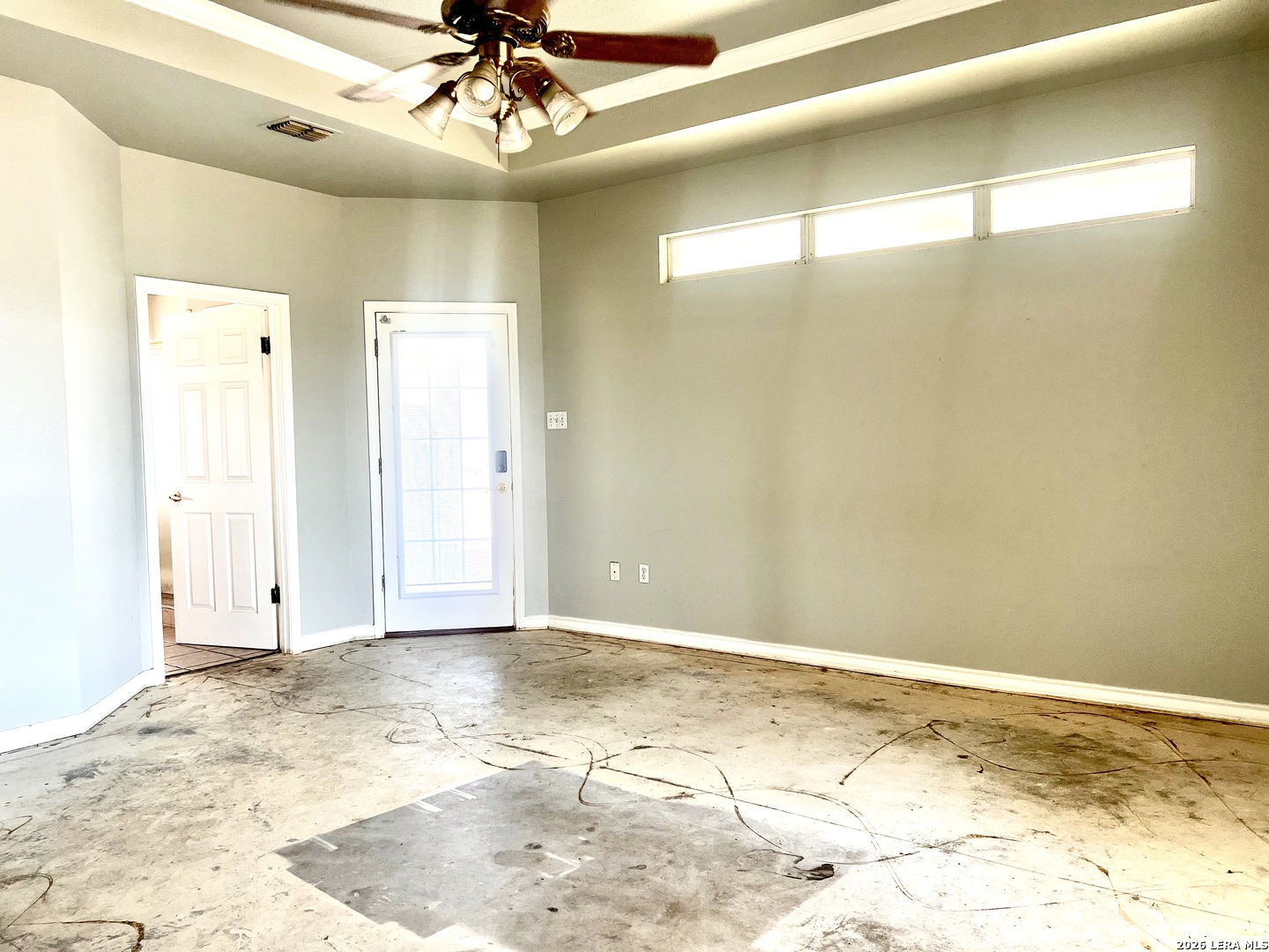 1816 Shepherds Bulverde, TX 78163 - Photo 14 of 32 a view of a livingroom with a ceiling fan and window