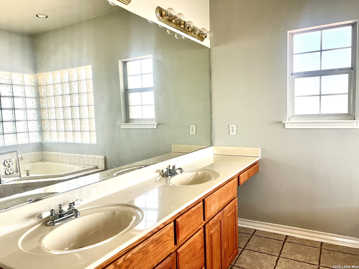 1816 Shepherds Bulverde, TX 78163 - Photo 16 of 32 a bathroom with a sink and a bathtub