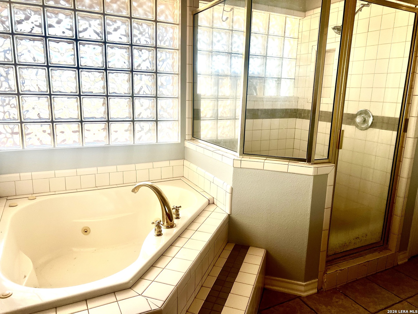 1816 Shepherds Bulverde, TX 78163 - Photo 17 of 32 a bathroom with a bathtub and next to a window
