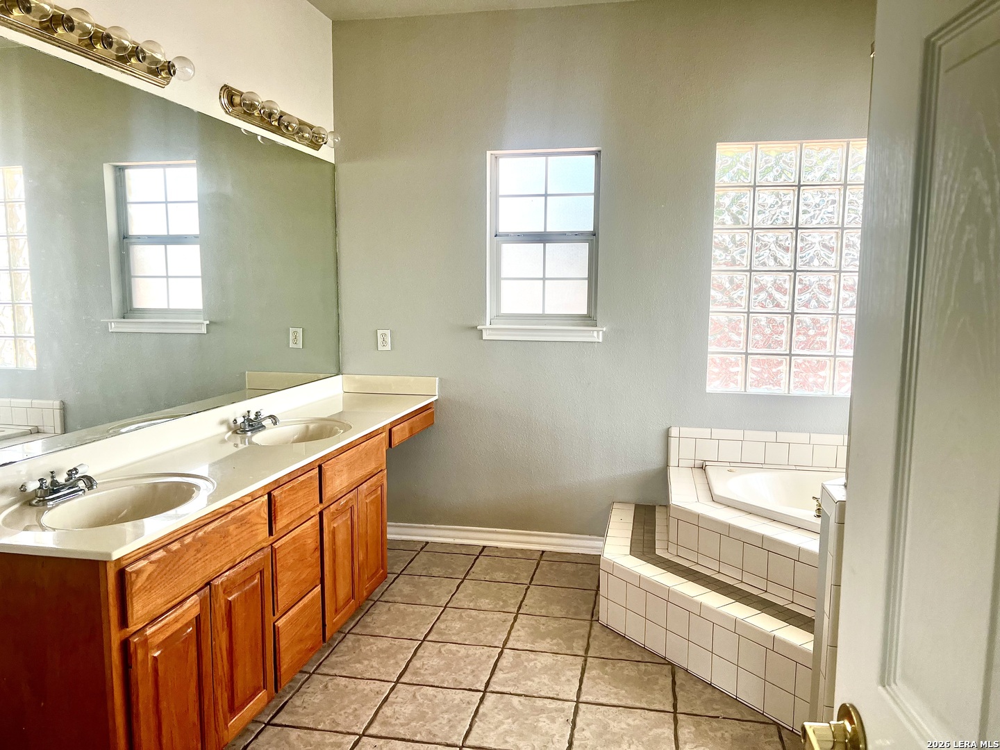 1816 Shepherds Bulverde, TX 78163 - Photo 18 of 32 a utility room with a window dryer and washer
