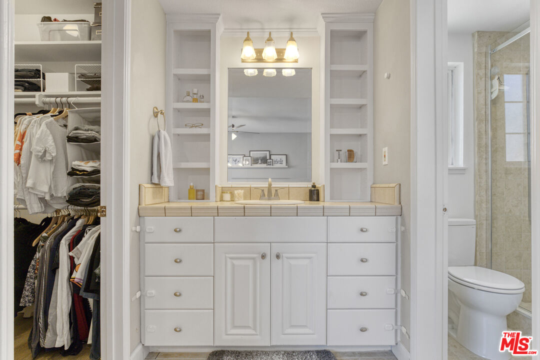 2735 Beth Place Simi Valley, CA 93065 - Photo 18 of 31 a view of walk in closet with window