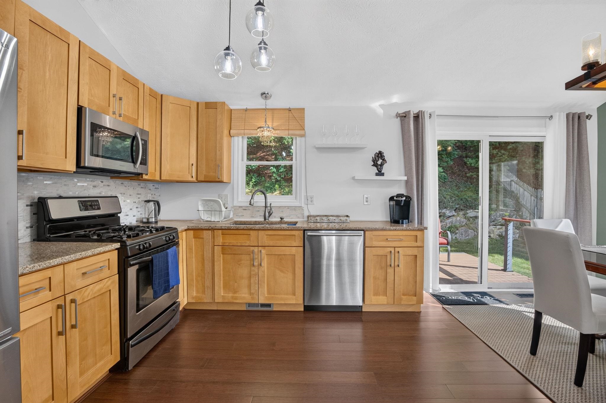 18 Cobble Hill Road Nashua, NH 03062 - Photo 6 of 44