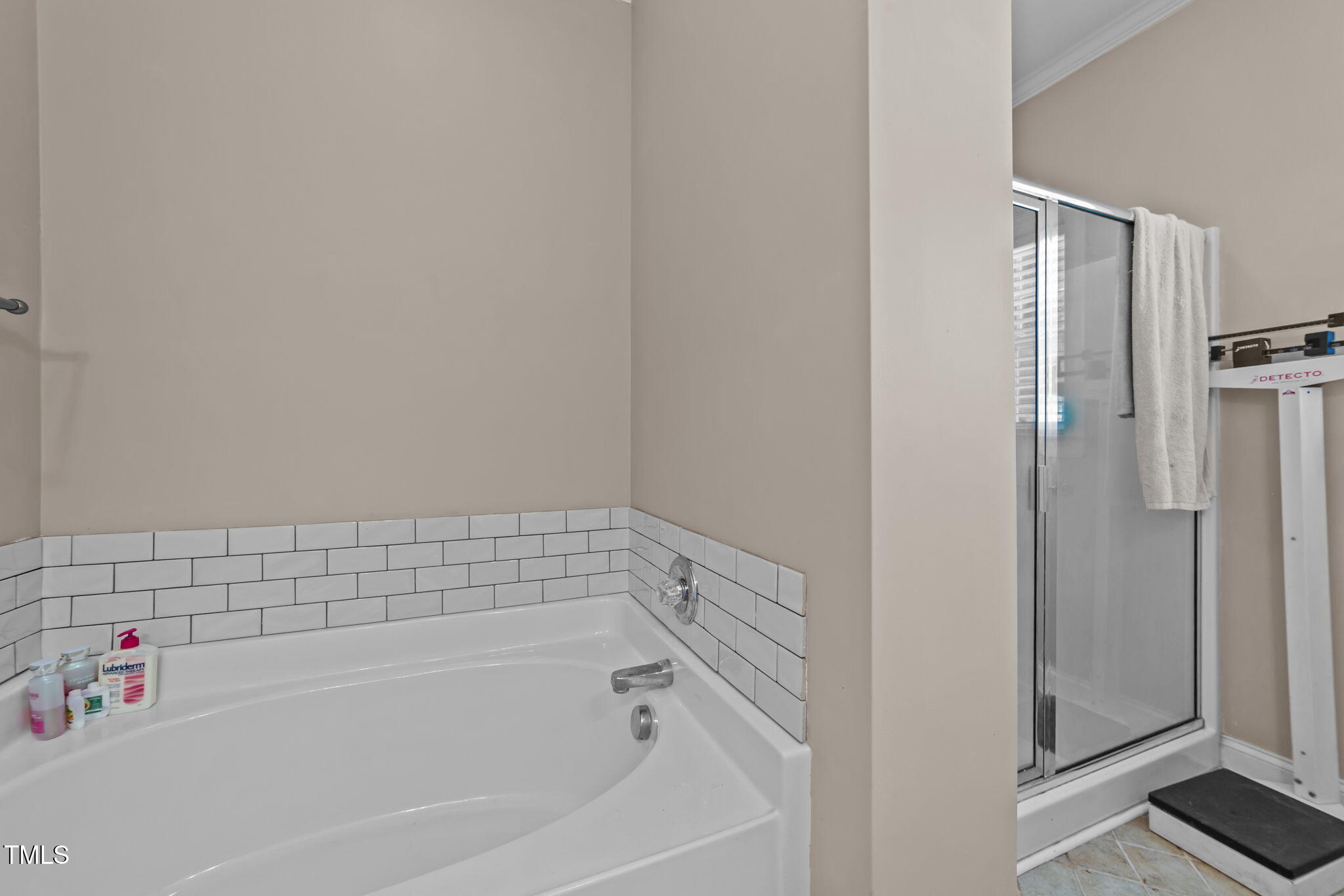 1709 Shell Cracker Drive Willow Spring, NC 27592 - Photo 11 of 28 a bathroom with a bathtub