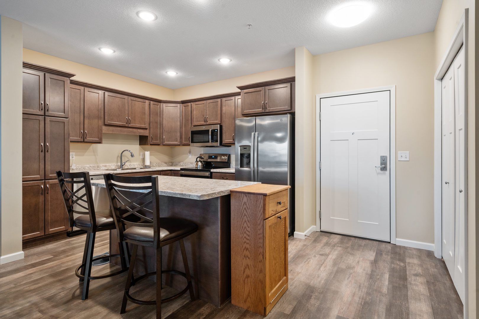 2592 Middle Road, Unit 208 Bettendorf, IA 52722 - Photo 3 of 24