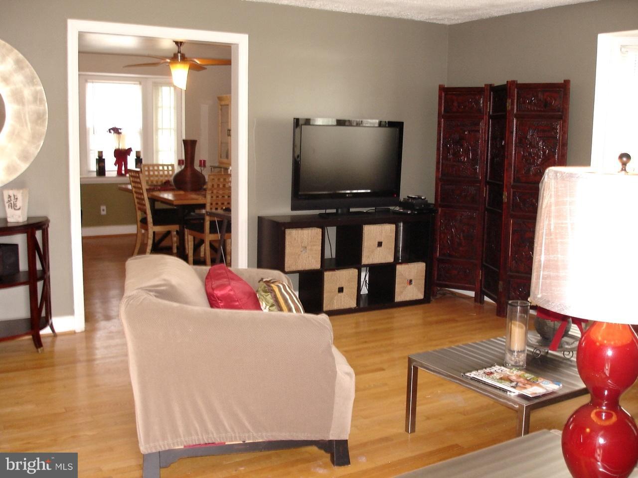 1438 Stonewood Road Baltimore, MD 21239 - Photo 21 of 26 Living Room