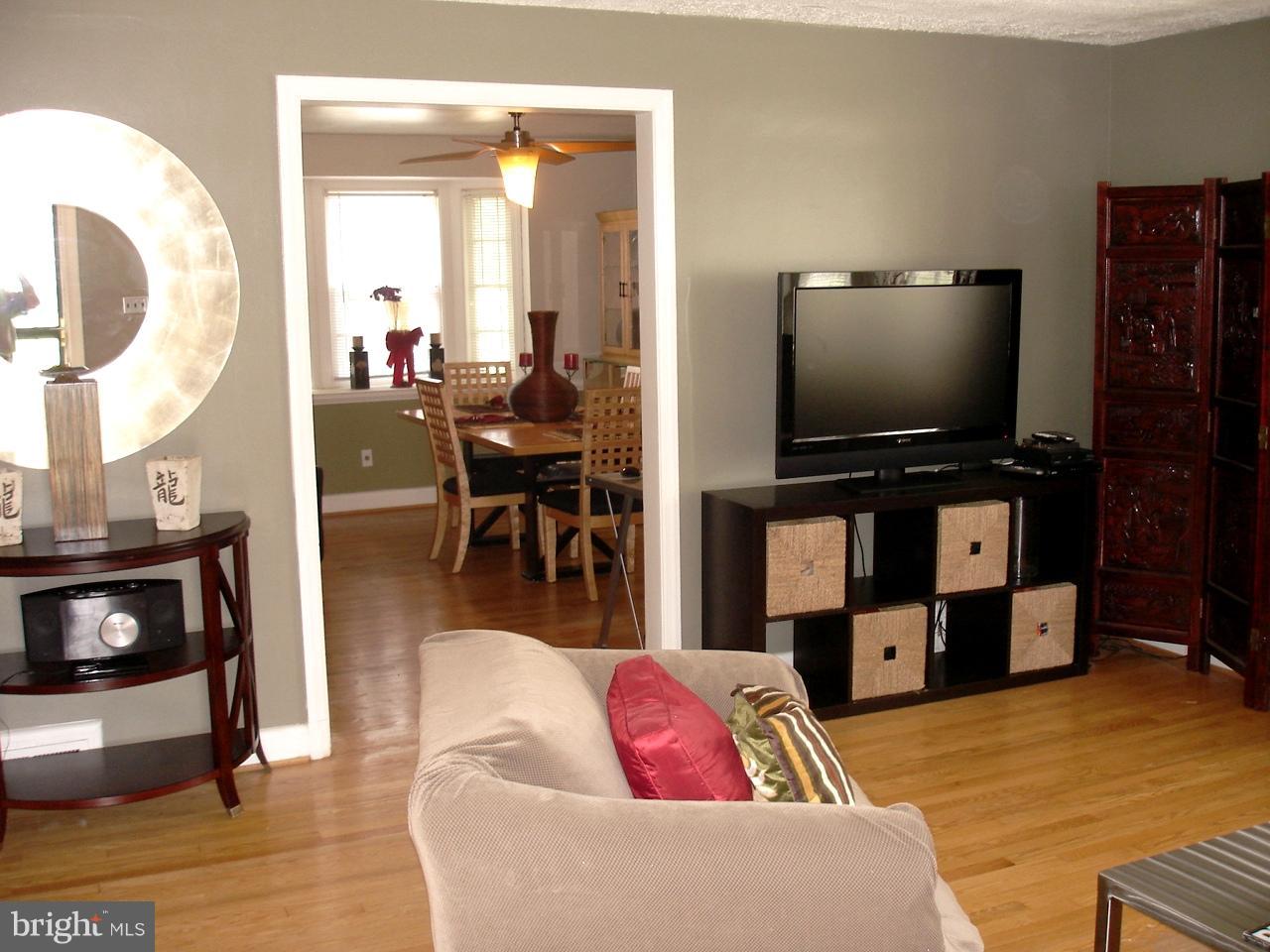 1438 Stonewood Road Baltimore, MD 21239 - Photo 4 of 26 Living Room