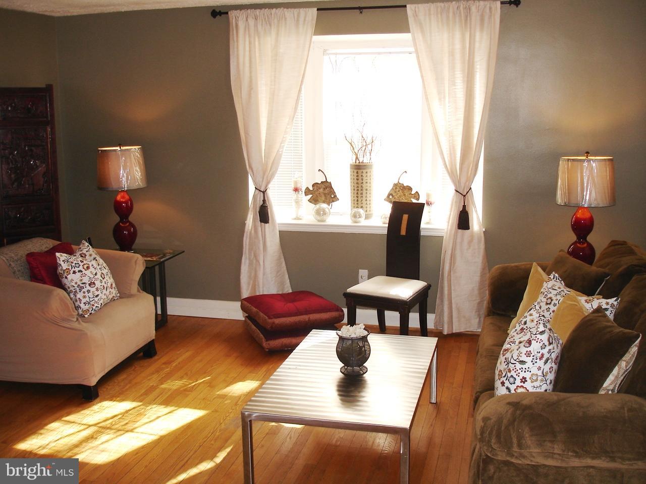 1438 Stonewood Road Baltimore, MD 21239 - Photo 5 of 26 Living Room