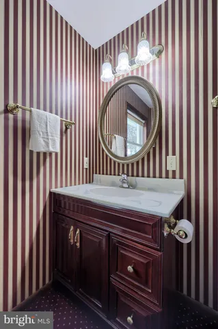 a view of kitchen with washer and dryer