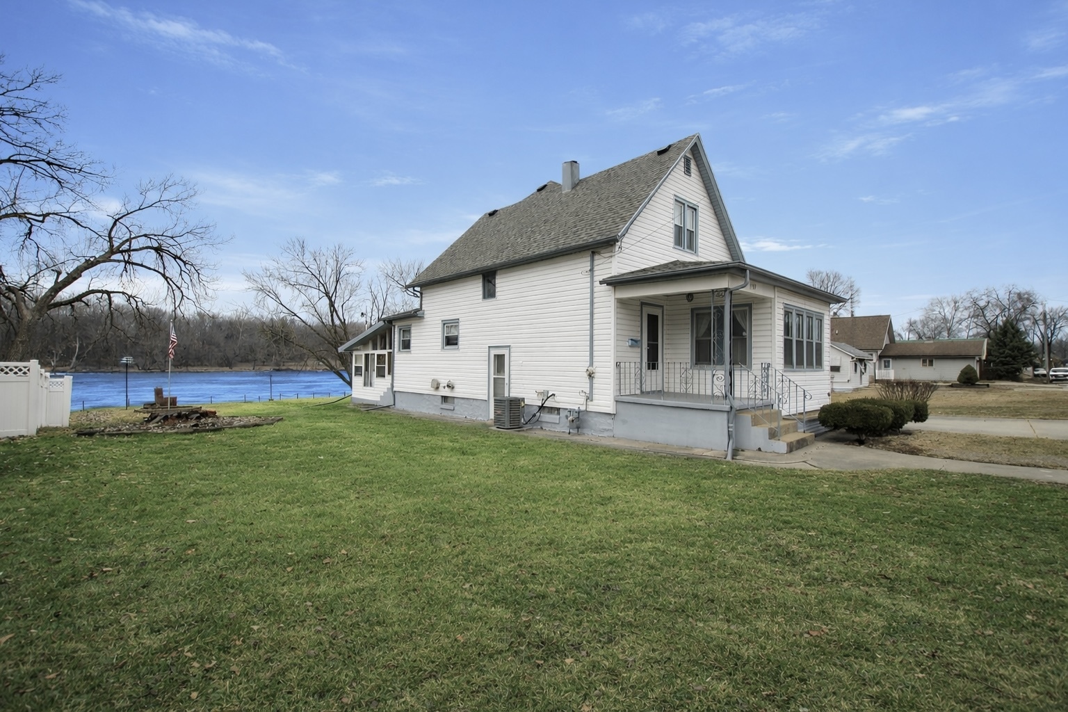 1903 West 1st Street Dixon, IL 61021 - Photo 2 of 44