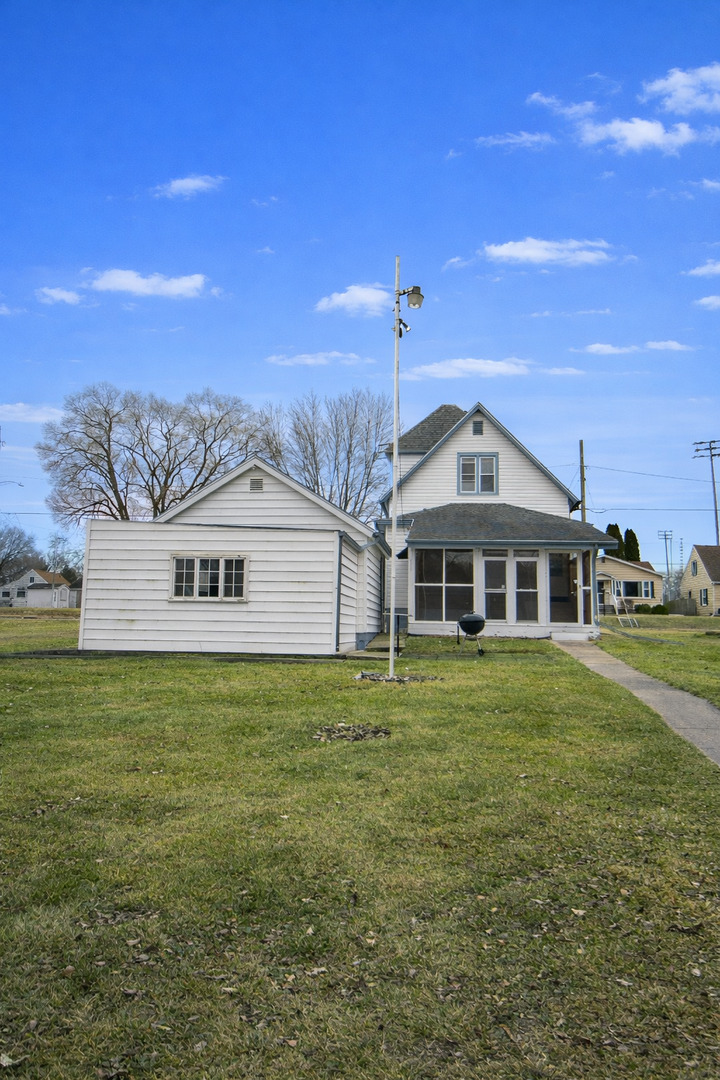 1903 West 1st Street Dixon, IL 61021 - Photo 3 of 44
