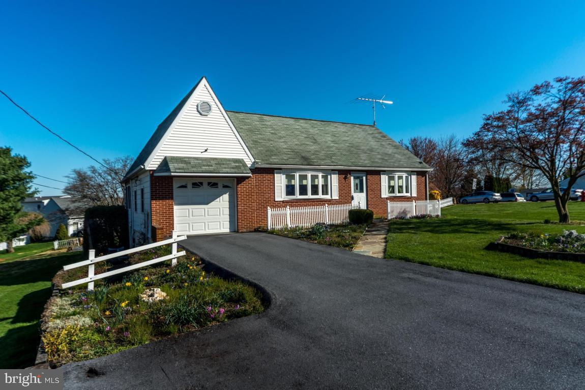 1729 Conard Road Lancaster, PA 17602 - Photo 2 of 30 Gallery Image 2
