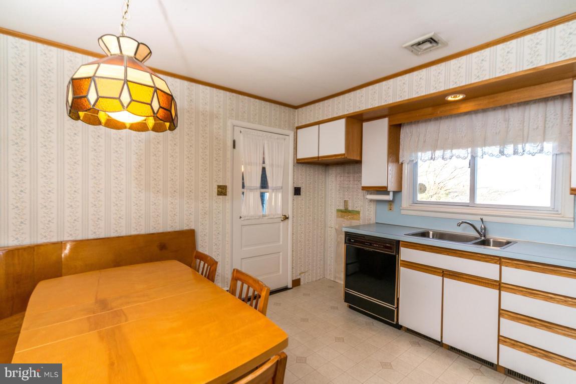 1729 Conard Road Lancaster, PA 17602 - Photo 10 of 30 Gallery Image 10