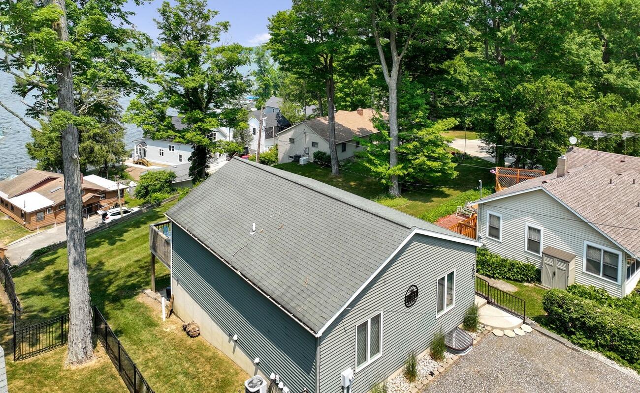 7835 Forest Beach Road Watervliet, MI 49098 - Photo 31 of 42 Bluff House 32