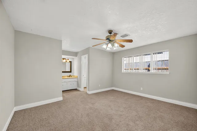 a view of empty room with window