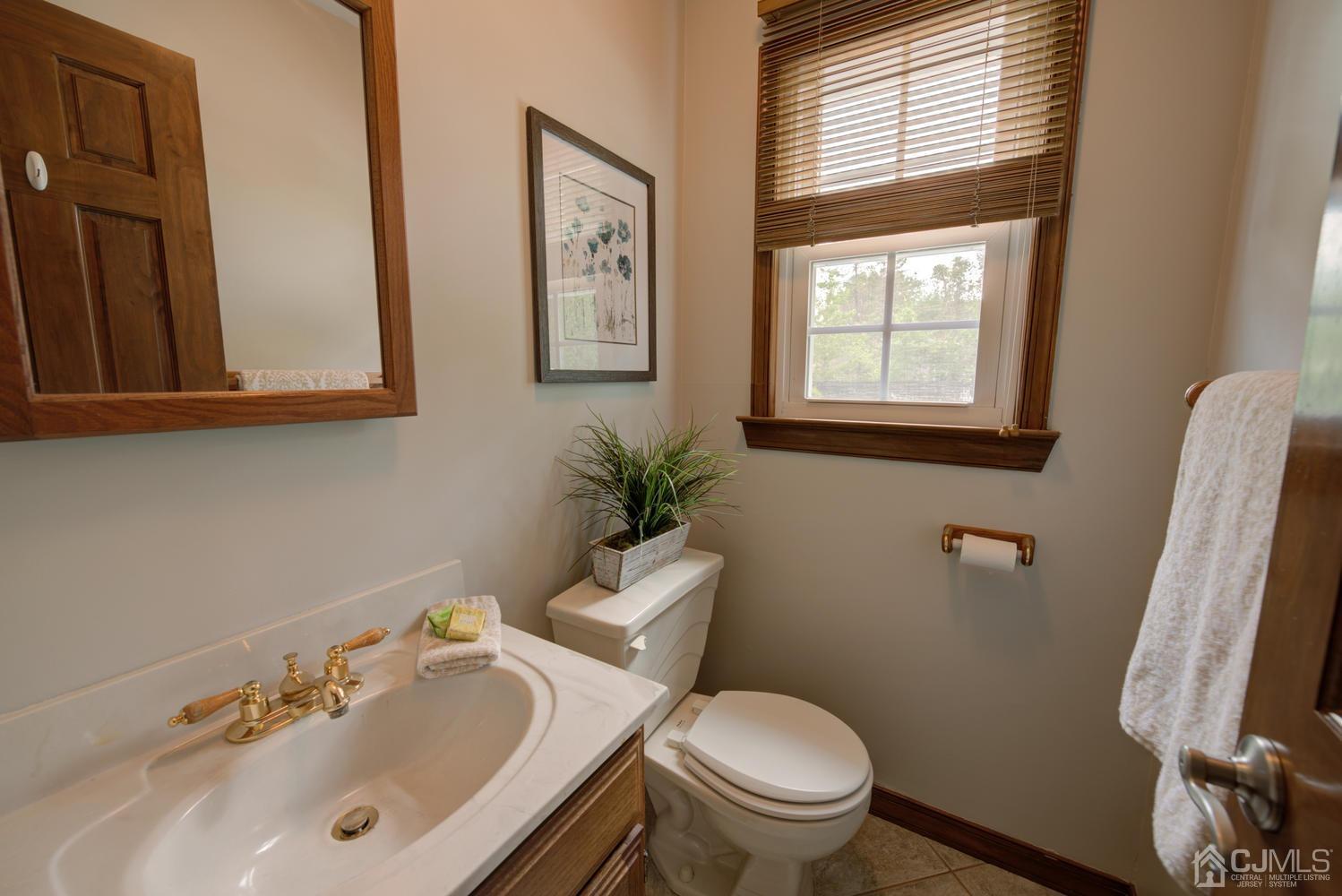27 Alexander Road East Brunswick, NJ 08816 - Photo 13 of 25 Gallery Image 13