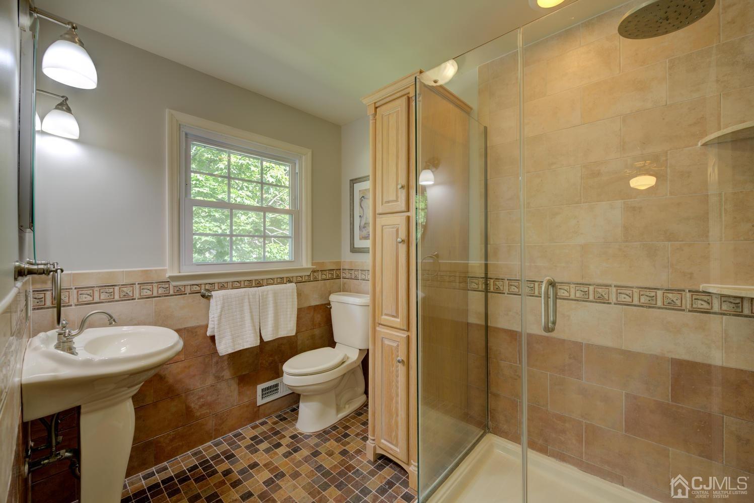 27 Alexander Road East Brunswick, NJ 08816 - Photo 15 of 25 Gallery Image 15