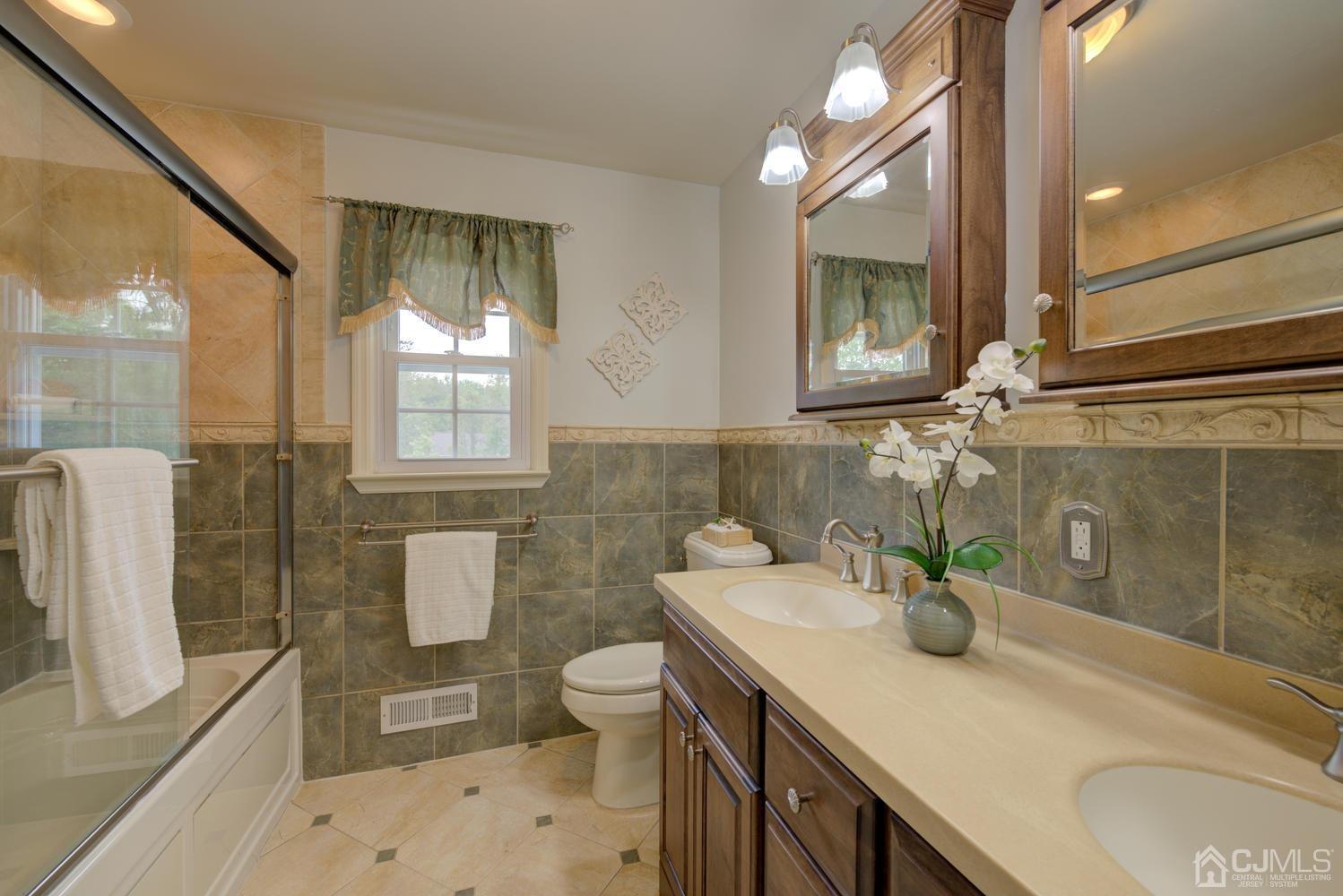27 Alexander Road East Brunswick, NJ 08816 - Photo 16 of 25 Gallery Image 16